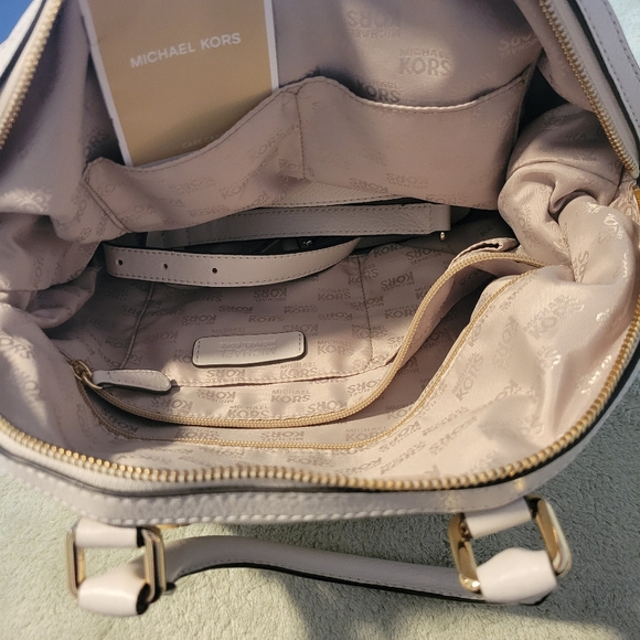 MICHAEL KORS PURSE - Picture 2 of 5